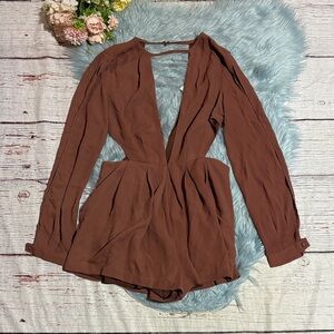 AKIRA Rust Brown Long‑Sleeve Plunge Romper